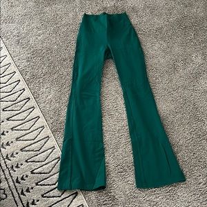 Aritzia TNA yoga pant green